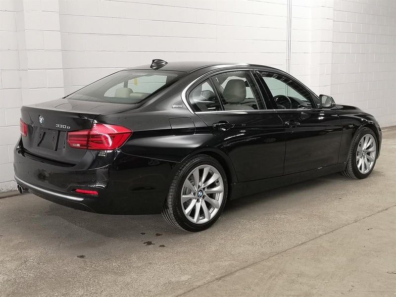 2016 BMW 330e Hybrid, photo 2
