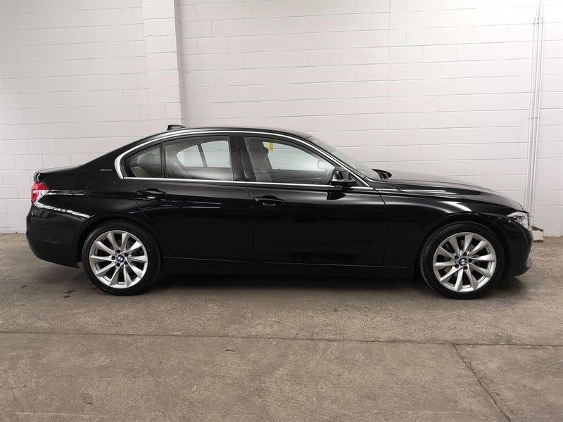2016 BMW 330e Hybrid, photo 3