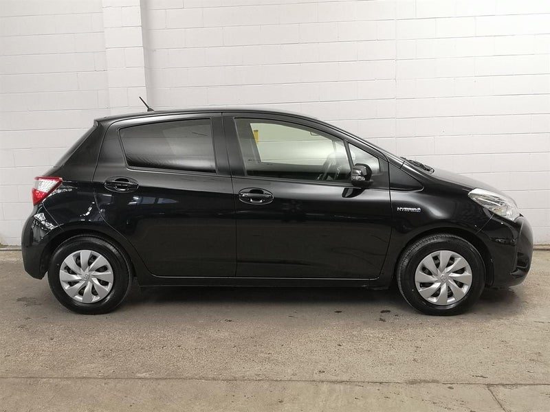 2017 Toyota Vitz new shape low ks, photo 3