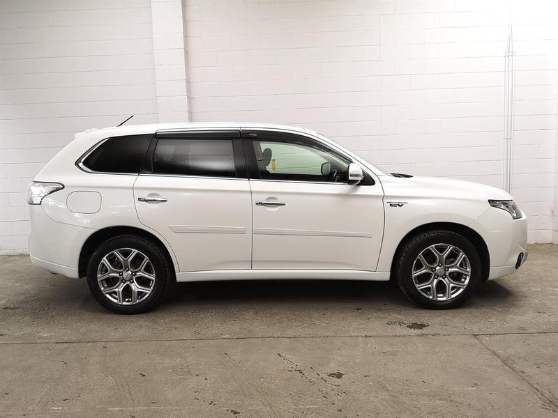 2014 Mitsubishi Outlander PHEV, photo 3