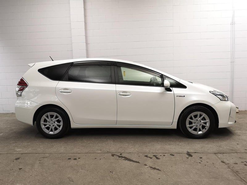 2015 Toyota Prius Alpha, photo 3