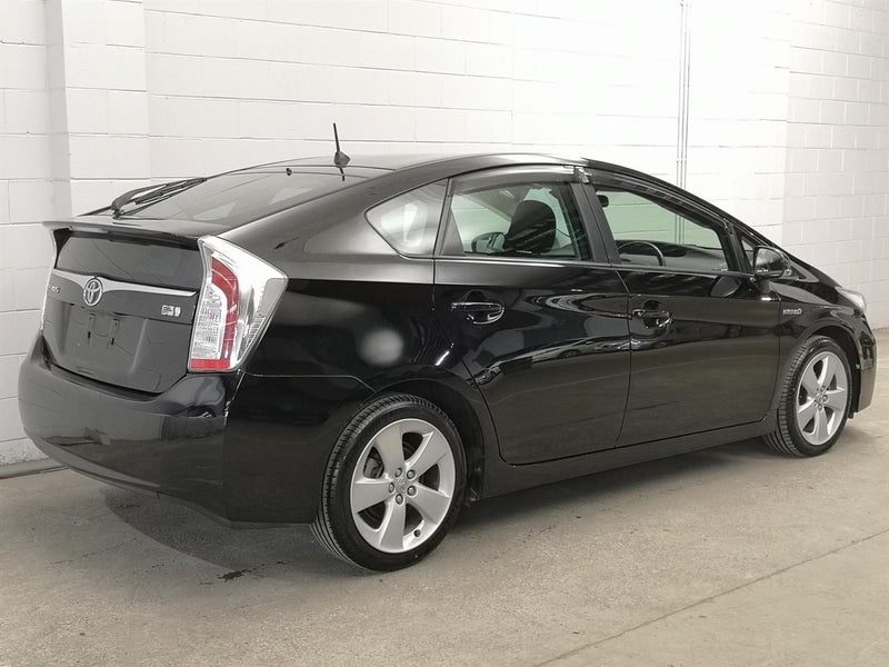2014 Toyota Prius High Spec, Camchian. Nice n tidy, photo 2