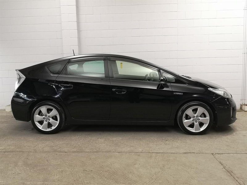 2014 Toyota Prius High Spec, Camchian. Nice n tidy, photo 3