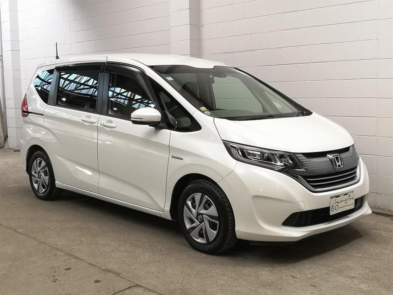 2017 Honda Freed 6 seats, camchain, nice n tidy