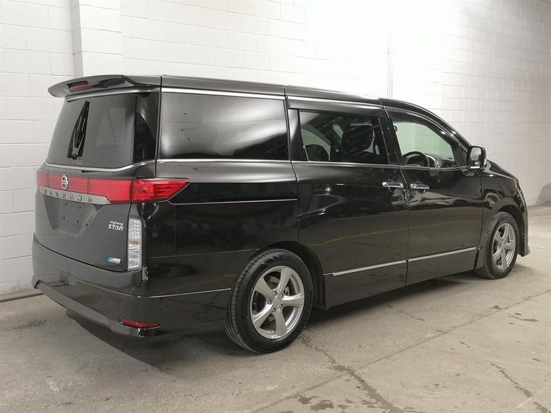 2012 Nissan Elgrand, photo 2