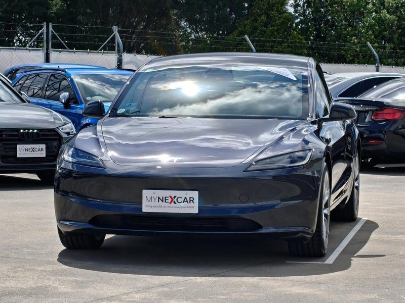 2025 Tesla Model 3 LONG RANGE/AS NEW