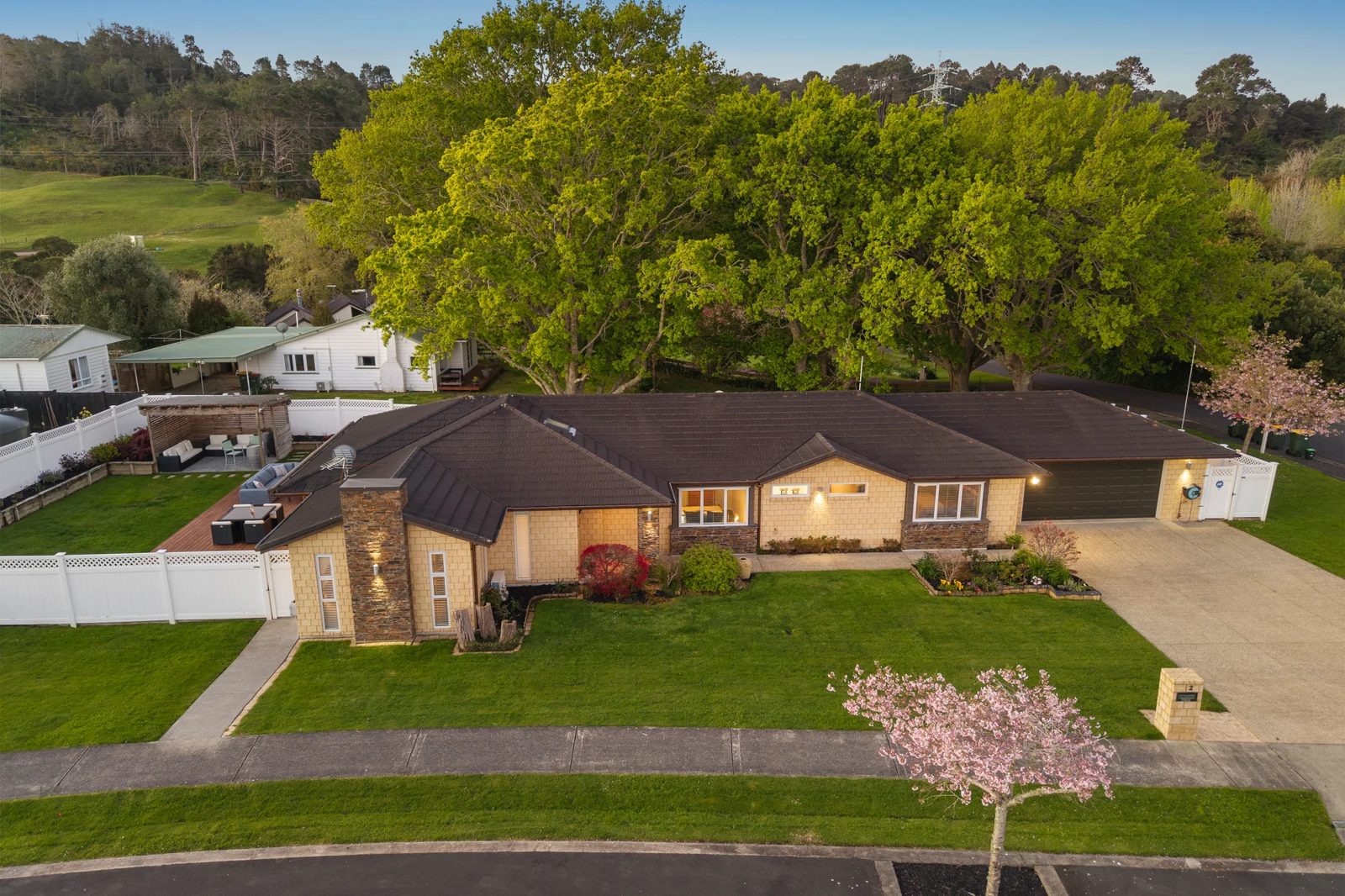 2 Crabb Fields Lane, Riverhead, photo 1