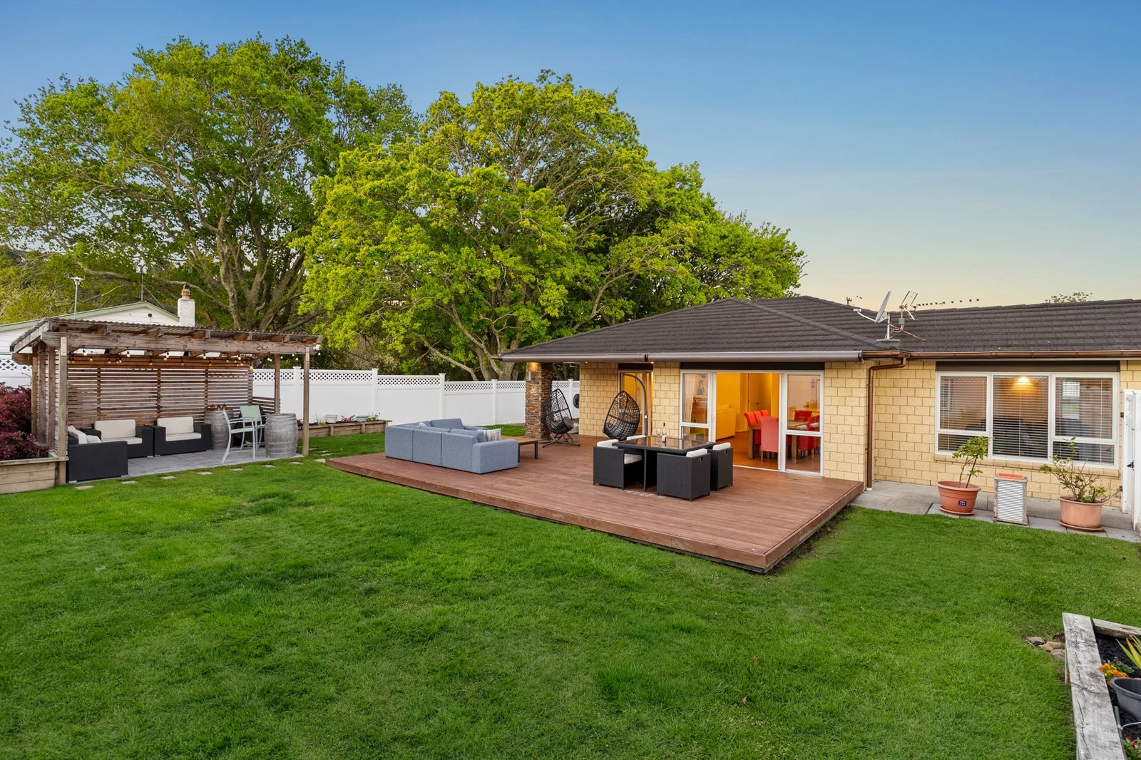 2 Crabb Fields Lane, Riverhead, photo 2