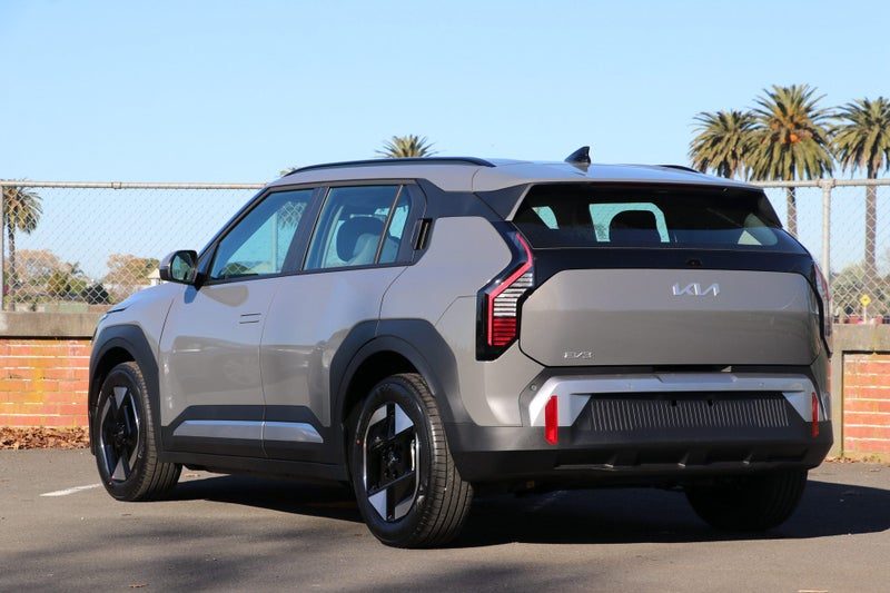 2026 Kia EV3 Light 2WD Standard Range, photo 2