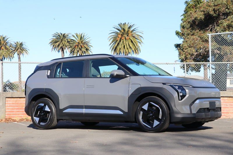 2026 Kia EV3 Light 2WD Standard Range, photo 3