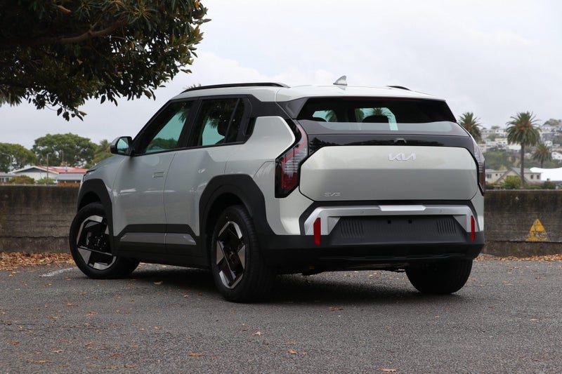 2026 Kia EV3 Light 2WD Standard Range, photo 2