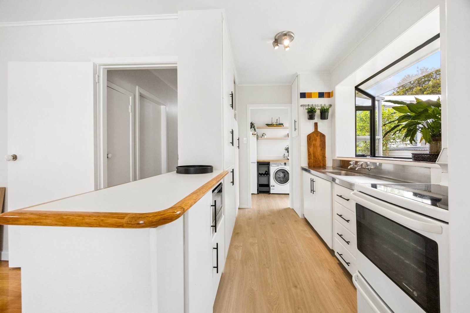2/81A Kings Road, Panmure, photo 4