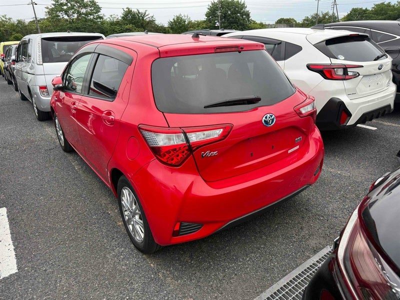 2017 Toyota Vitz Yaris, Hybrid Super low ks as new, photo 2