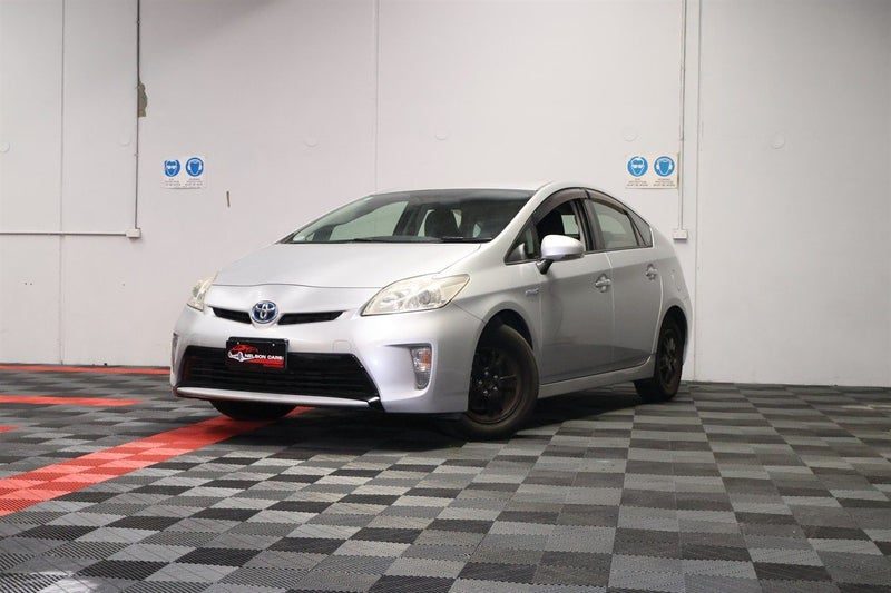 2015 Toyota Prius L, photo 2