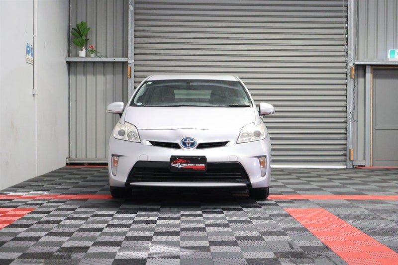 2015 Toyota Prius L, photo 3
