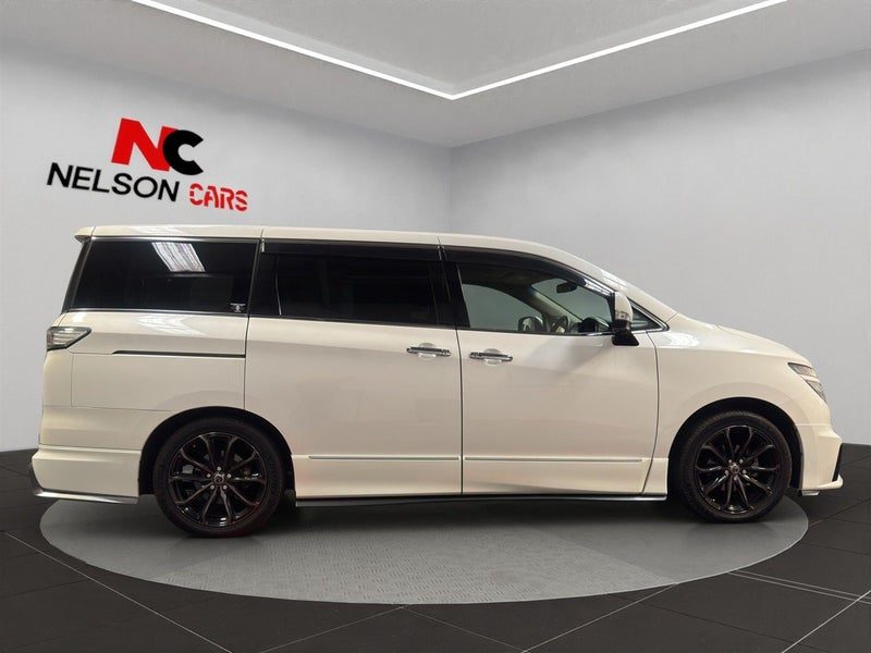 2015 Nissan Elgrand Highway Star, photo 2