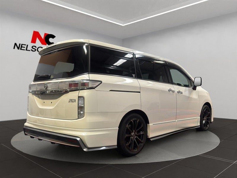 2015 Nissan Elgrand Highway Star, photo 3