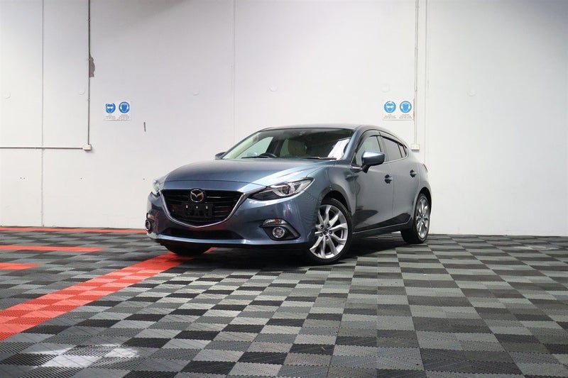 2013 Mazda Axela, photo 2