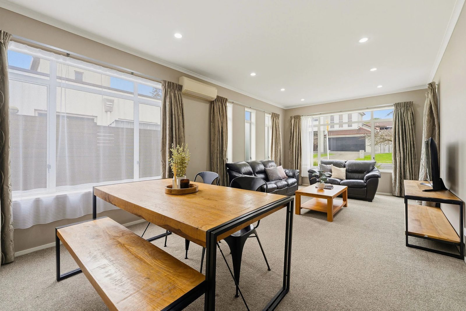 55 Coachman Drive, Flat Bush, photo 3