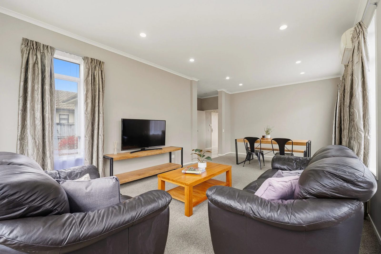 55 Coachman Drive, Flat Bush, photo 6