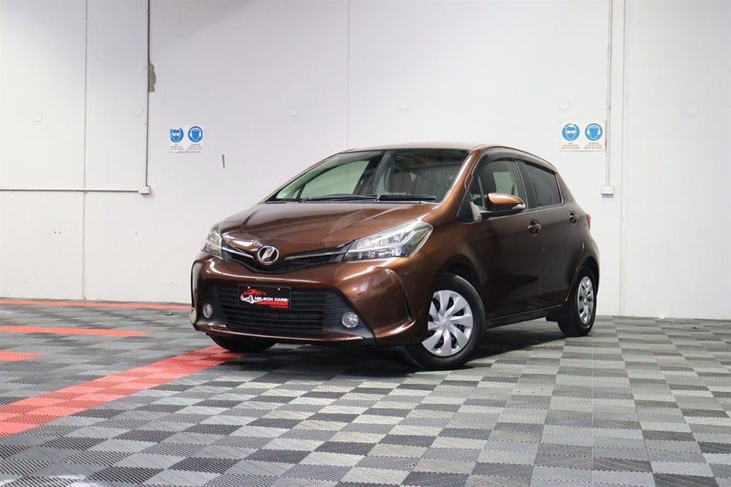 2015 Toyota Vitz F, photo 2