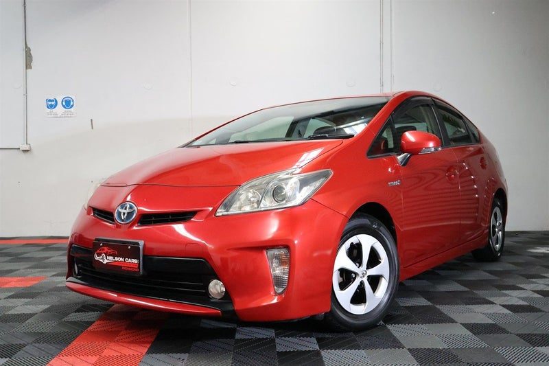 2014 Toyota Prius 5D S, photo 2
