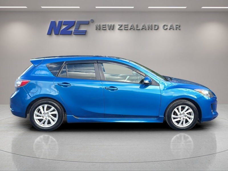 2011 Mazda Axela, photo 2