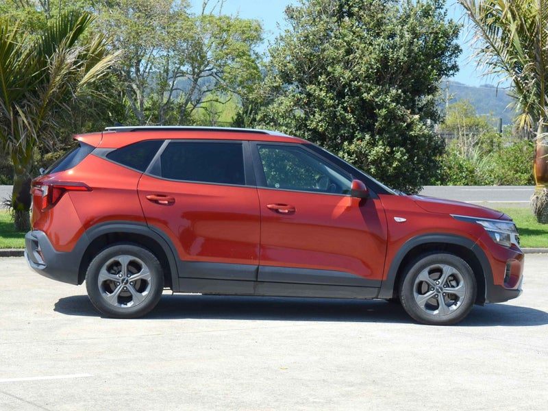 2023 Kia Seltos LX, photo 2