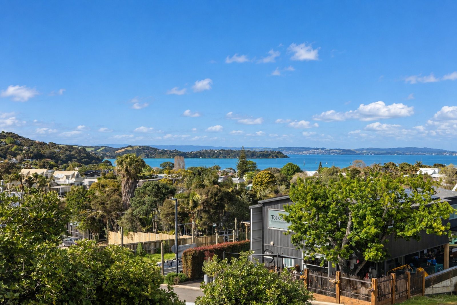 8/118 Ocean View Road, Oneroa, photo 1