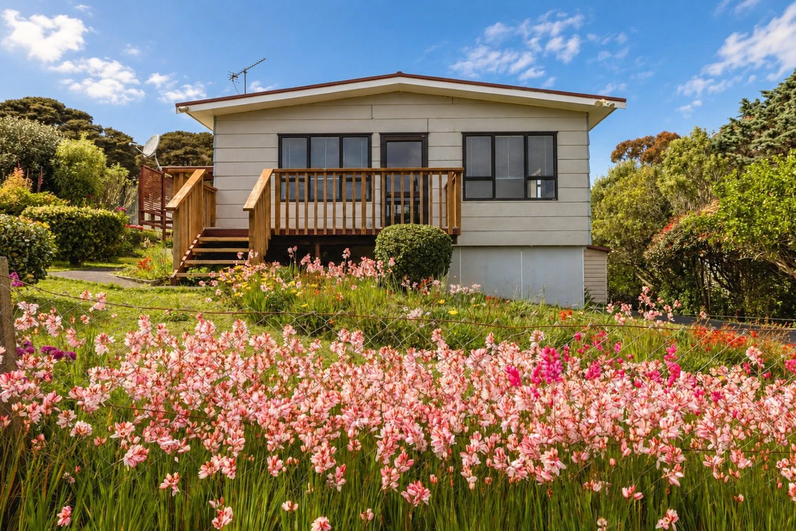33 Whakarite Road, Ostend