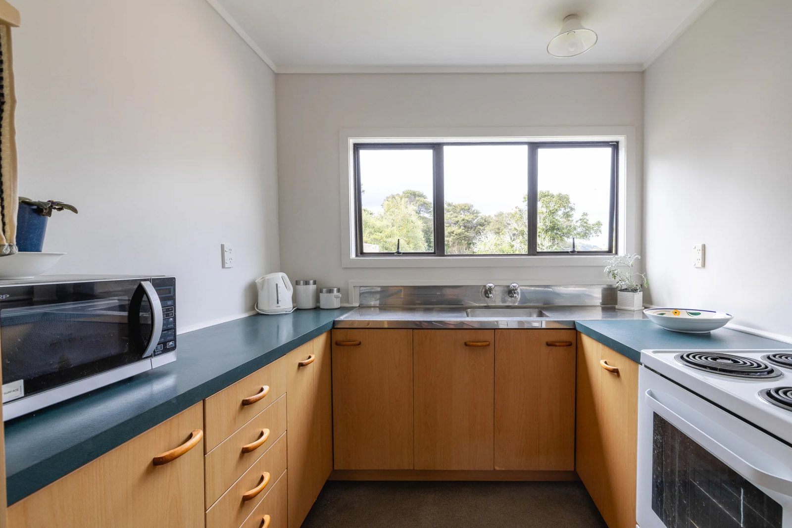 33 Whakarite Road, Ostend, photo 3