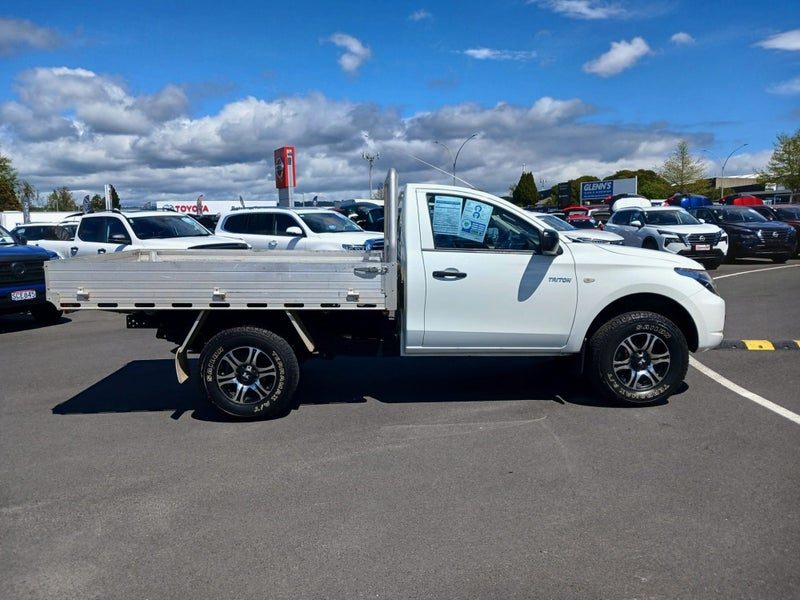 2016 Mitsubishi Triton GLX, photo 3