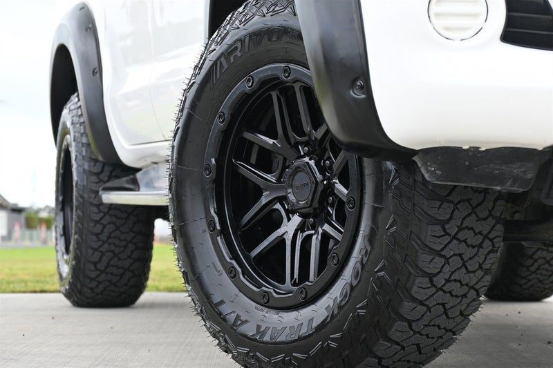 2014 Toyota Hilux 3.0TD AUTO 4WD / NZ NEW, photo 2