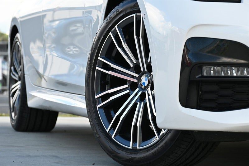 2019 BMW 320i M-Sport Package, photo 2