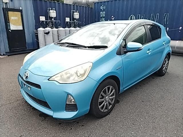 2012 Toyota Aqua, photo 2