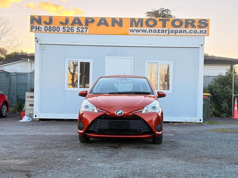 2017 Toyota Vitz Hybrid, photo 2