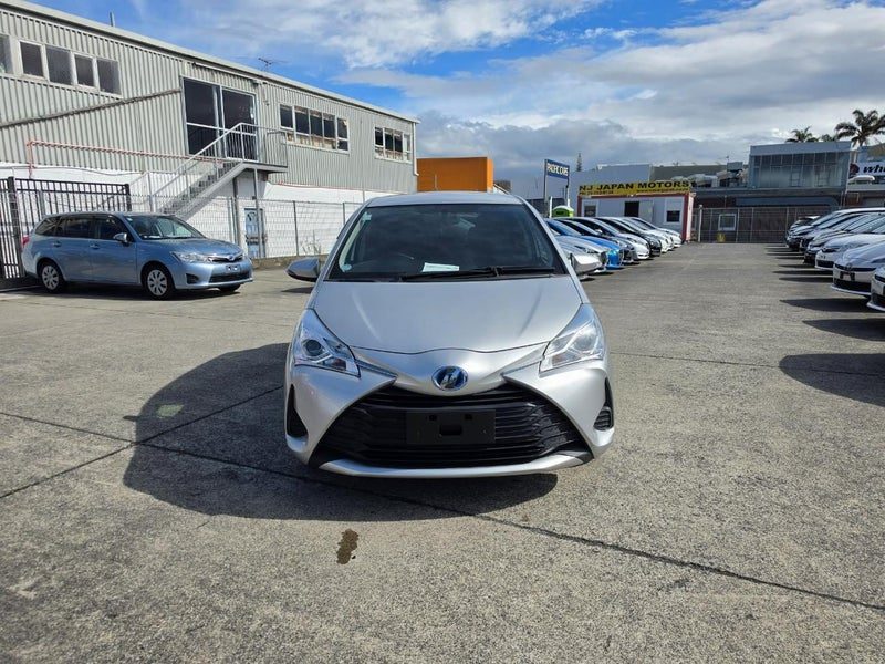 2019 Toyota Vitz Hybrid F, photo 2