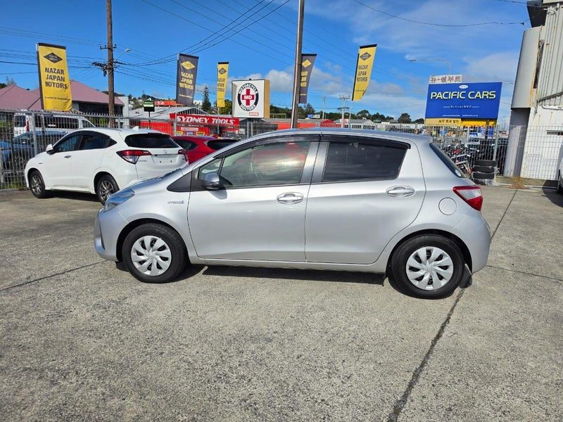 2019 Toyota Vitz Hybrid F, photo 3