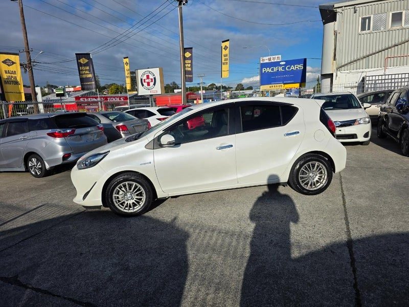 2018 Toyota Aqua S, photo 3