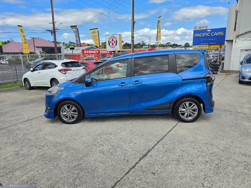 2017 Toyota Sienta G, photo 3