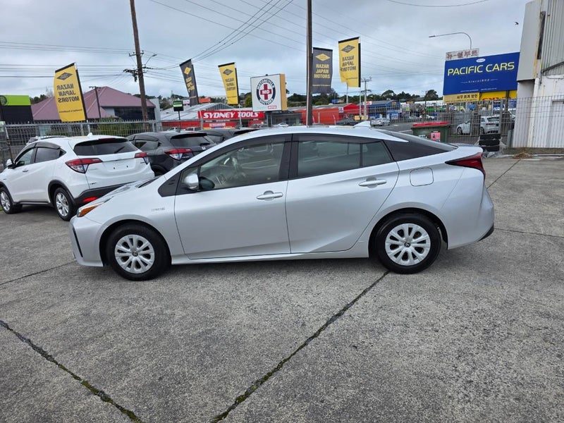 2019 Toyota Prius E, photo 3