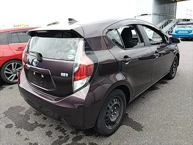 2015 Toyota Aqua S, photo 2