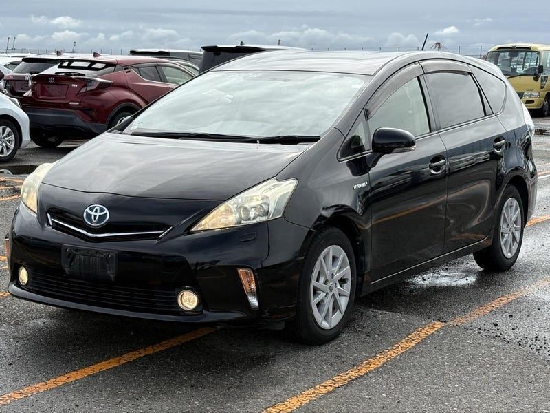 2013 Toyota Prius Alpha S, photo 2