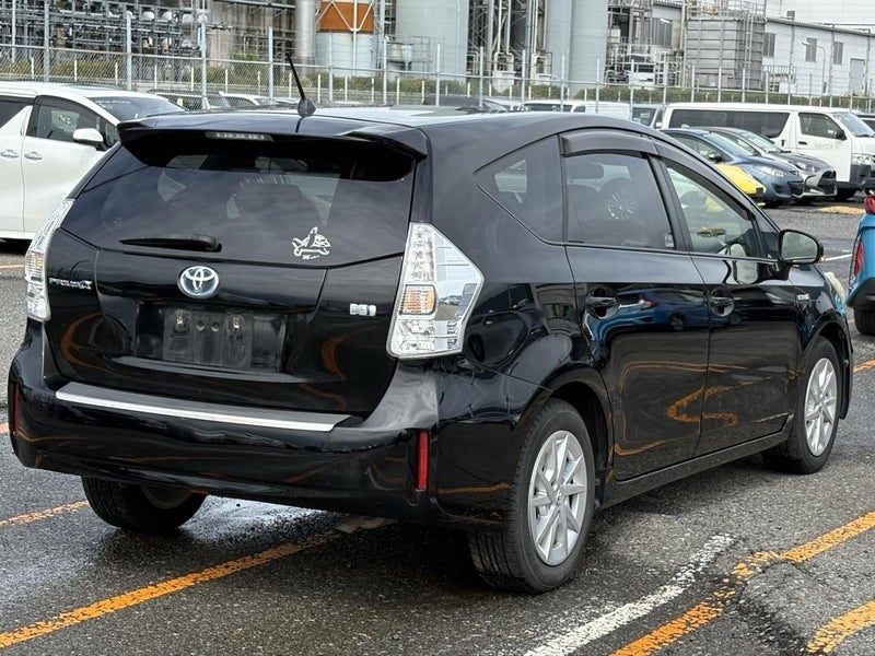 2013 Toyota Prius Alpha S, photo 3