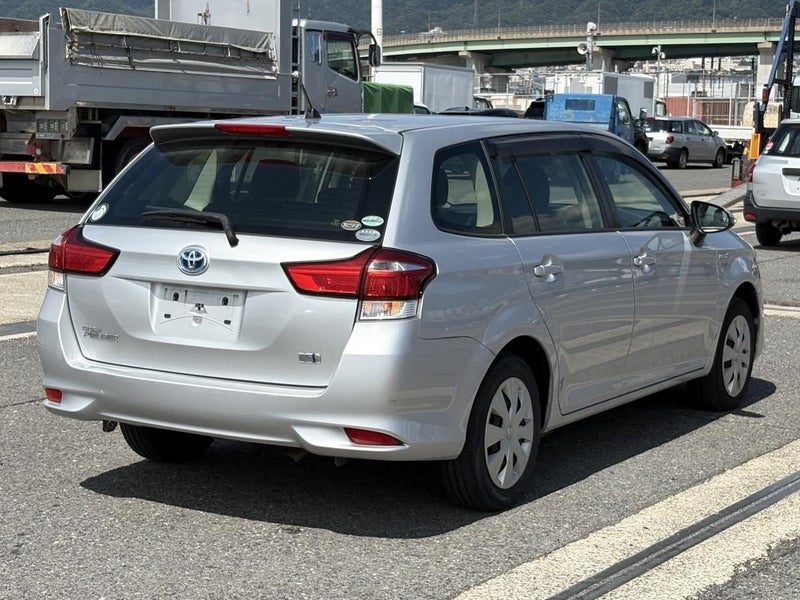 2017 Toyota Corolla Fielder Hybrid, photo 3