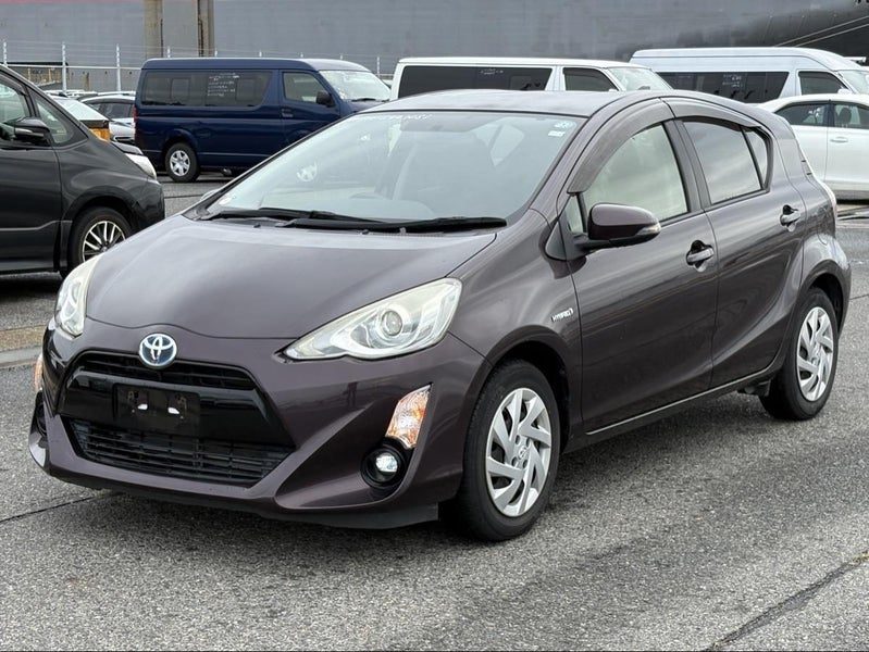 2015 Toyota Aqua G, photo 2