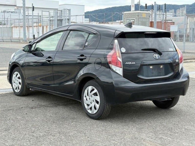 2015 Toyota Aqua S, photo 2