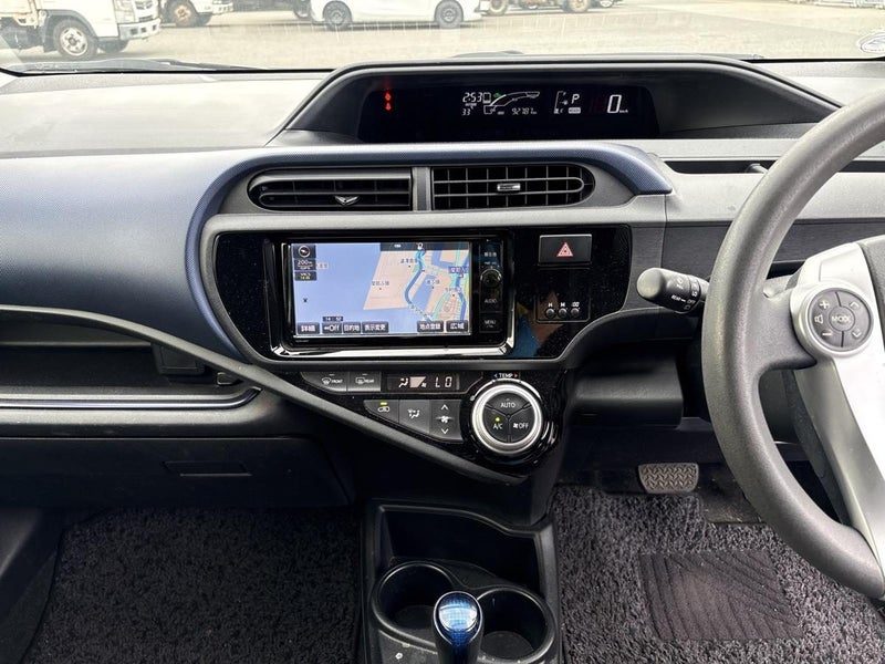 2015 Toyota Aqua S, photo 3