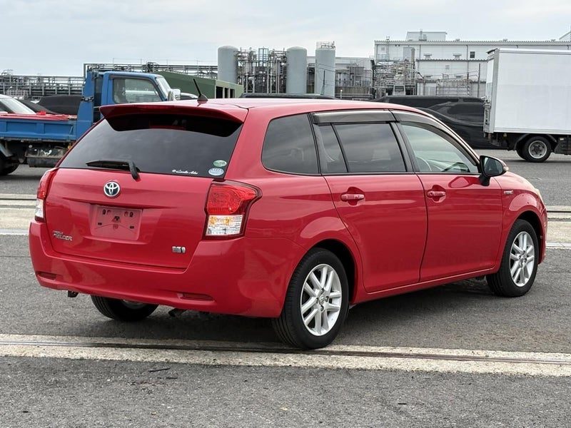 2014 Toyota Corolla Fielder Hybrid G, photo 2