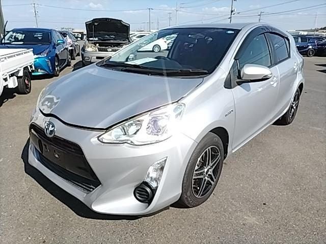 2016 Toyota Aqua S, photo 2